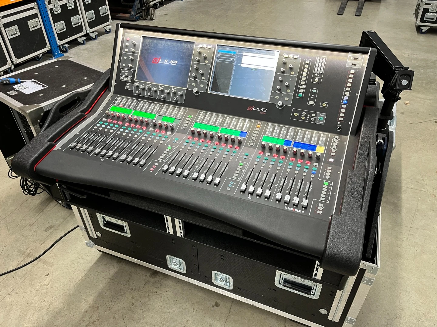 Allen&Heath dLive S5000 + DM48